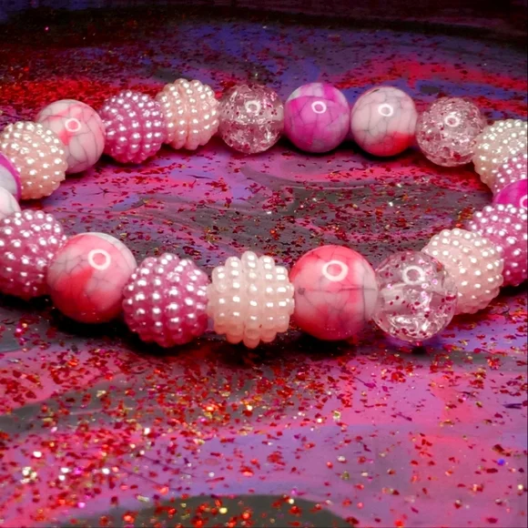 Pink beaded bracelet - Picture 1 of 5